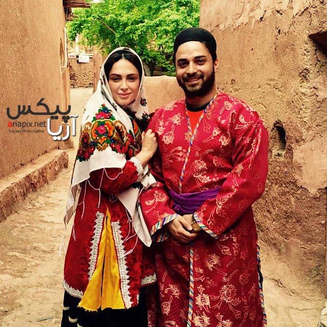 تک عکس جدید از بابک جهانبخش و همسرش با لباس محلی / اردیبهشت ۹۴